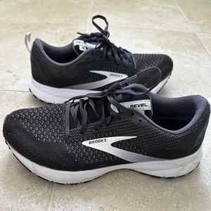 Women’s Brooks Revel size 8.5
